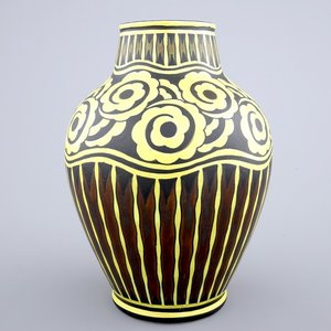 A large Charles Catteau vase for Boch Keramis, yellow floral design on a black ground, ca. 1924 — 照片 1