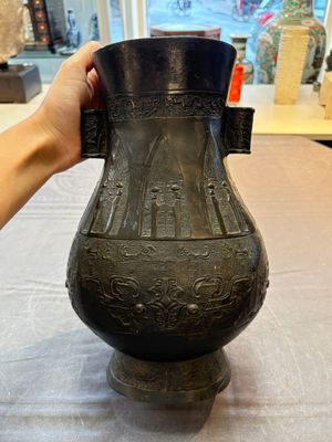 A large Chinese archaistic arrow vase with Taotie design, 'Touhu 投壺', Yuan/Ming — 照片 3
