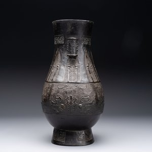A large Chinese archaistic arrow vase with Taotie design, 'Touhu 投壺', Yuan/Ming — 照片 5
