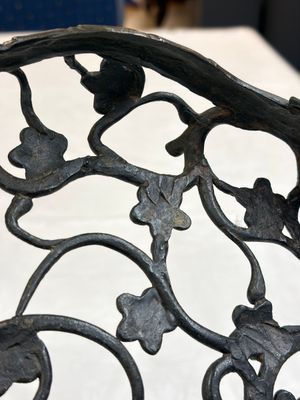 A large Chinese archaistic bronze 'Dragon' stand, Ming — photo 15