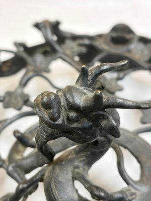 A large Chinese archaistic bronze 'Dragon' stand, Ming — photo 3