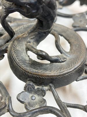 A large Chinese archaistic bronze 'Dragon' stand, Ming — photo 4