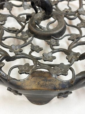A large Chinese archaistic bronze 'Dragon' stand, Ming — photo 6