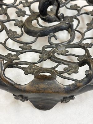 A large Chinese archaistic bronze 'Dragon' stand, Ming — photo 7