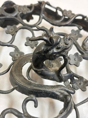 A large Chinese archaistic bronze 'Dragon' stand, Ming — photo 8