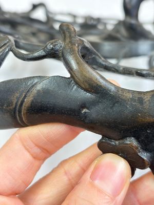 A large Chinese archaistic bronze 'Dragon' stand, Ming — photo 10
