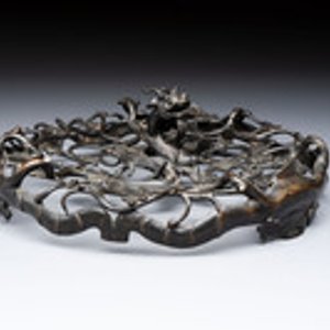 A large Chinese archaistic bronze 'Dragon' stand, Ming — photo 1