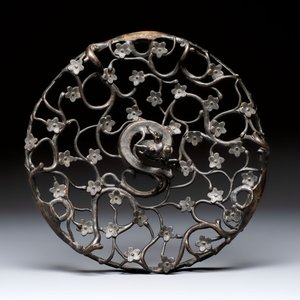 A large Chinese archaistic bronze 'Dragon' stand, Ming — photo 2