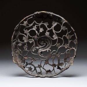 A large Chinese archaistic bronze 'Dragon' stand, Ming — photo 3