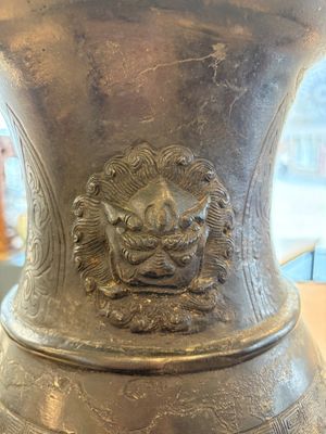 A large Chinese archaistic bronze 'hu' vase, Ming — 照片 11