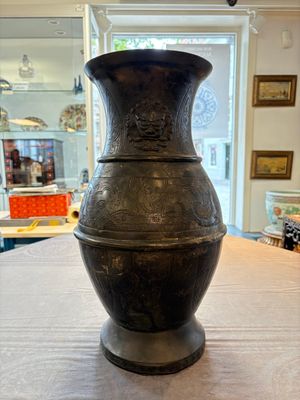 A large Chinese archaistic bronze 'hu' vase, Ming — 照片 3