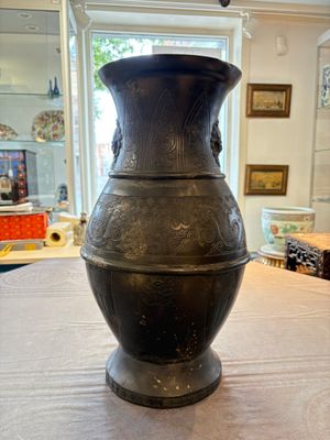 A large Chinese archaistic bronze 'hu' vase, Ming — 照片 4