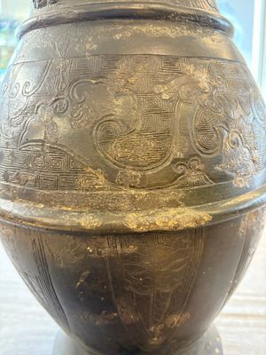 A large Chinese archaistic bronze 'hu' vase, Ming — 照片 7