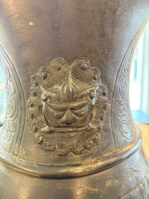 A large Chinese archaistic bronze 'hu' vase, Ming — 照片 10