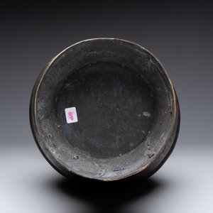 A large Chinese archaistic bronze 'hu' vase, Ming — 照片 7