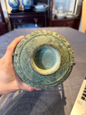 A large Chinese archaistic bronze wine vessel, 'you 卣', Ming — 照片 5