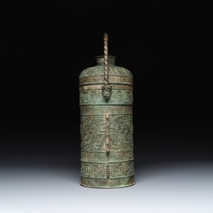 A large Chinese archaistic bronze wine vessel, 'you 卣', Ming — 照片 2