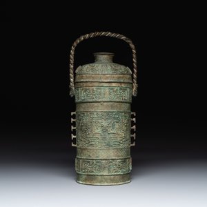 A large Chinese archaistic bronze wine vessel, 'you 卣', Ming — 照片 3