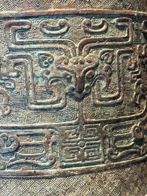 A large Chinese archaistic bronze wine vessel, 'you 卣', Ming — 照片 12