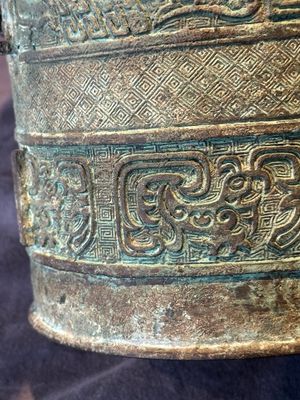 A large Chinese archaistic bronze wine vessel, 'you 卣', Ming — 照片 15