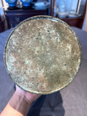 A large Chinese archaistic bronze wine vessel, 'you 卣', Ming — 照片 23