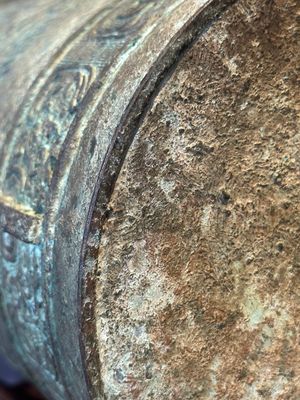 A large Chinese archaistic bronze wine vessel, 'you 卣', Ming — 照片 24