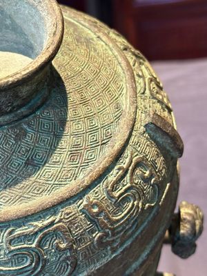 A large Chinese archaistic bronze wine vessel, 'you 卣', Ming — 照片 6