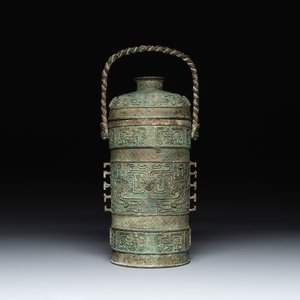 A large Chinese archaistic bronze wine vessel, 'you 卣', Ming — 照片 1