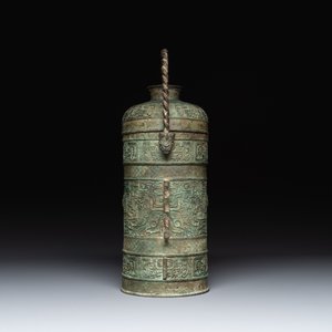 A large Chinese archaistic bronze wine vessel, 'you 卣', Ming — 照片 4