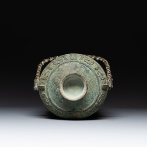 A large Chinese archaistic bronze wine vessel, 'you 卣', Ming — 照片 6