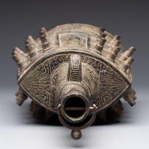A large Chinese archaistic inscribed bronze bell, 'Zhong 鐘', Ming — 照片 5