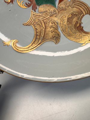 A large Chinese armorial dish with the arms of De Heere for the Dutch market, Qianlong, ca. 1735-1765 — foto 14