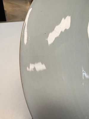 A large Chinese armorial dish with the arms of De Heere for the Dutch market, Qianlong, ca. 1735-1765 — foto 24