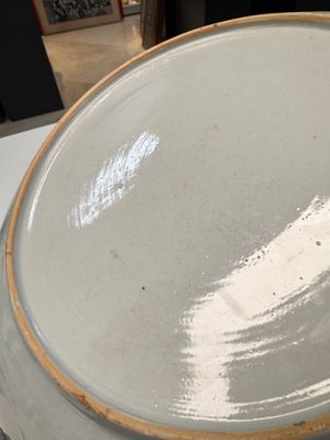 A large Chinese armorial dish with the arms of De Heere for the Dutch market, Qianlong, ca. 1735-1765 — foto 26