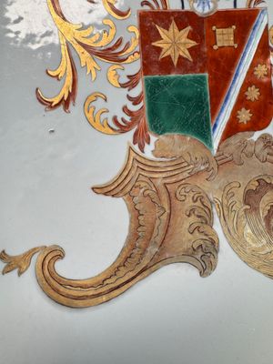 A large Chinese armorial dish with the arms of De Heere for the Dutch market, Qianlong, ca. 1735-1765 — foto 6