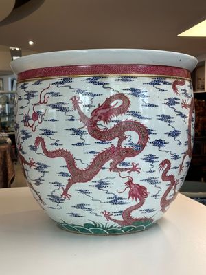A large Chinese blue-and-puce-enamelled 'dragon' fish bowl, 19/20th C. — photo 2