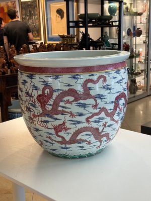 A large Chinese blue-and-puce-enamelled 'dragon' fish bowl, 19/20th C. — photo 5