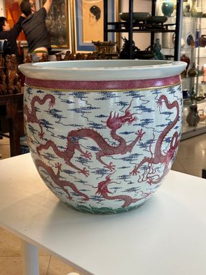 A large Chinese blue-and-puce-enamelled 'dragon' fish bowl, 19/20th C. — photo 6