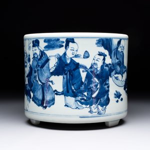 A large Chinese blue and white 'Ba Xian Zhu Shou 八仙祝壽‘ tripod censer, 19th C. — photo 2