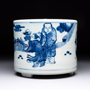 A large Chinese blue and white 'Ba Xian Zhu Shou 八仙祝壽‘ tripod censer, 19th C. — photo 4