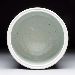 A large Chinese blue and white 'Ba Xian Zhu Shou 八仙祝壽‘ tripod censer, 19th C. — photo 6