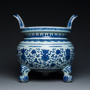 A large Chinese blue and white 'bajixiang' and 'lotus scrolls' tripod censer, Qianlong — photo 4
