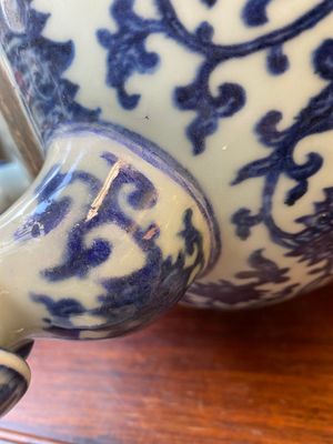 A large Chinese blue and white 'bajixiang' tripod censer with lotus scrolls, Qianlong — photo 18