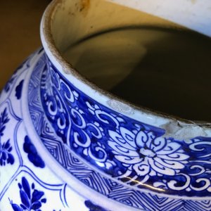 A large Chinese blue and white baluster jar and cover, Kangxi — photo 16