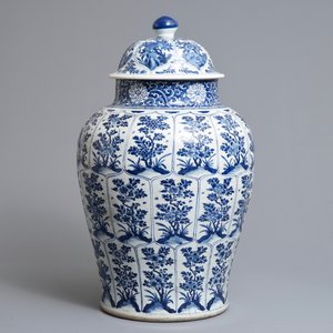 A large Chinese blue and white baluster jar and cover, Kangxi — photo 2