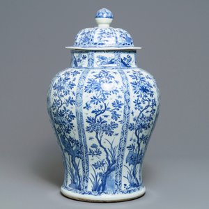 A large Chinese blue and white baluster jar and cover with floral panels, Kangxi — 照片 2