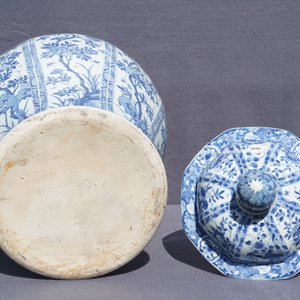 A large Chinese blue and white baluster jar and cover with floral panels, Kangxi — 照片 21