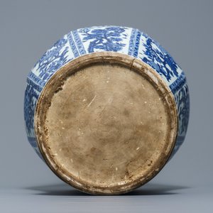 A large Chinese blue and white baluster jar and cover with floral panels, Kangxi — photo 6