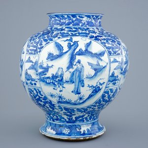 A large Chinese blue and white baluster jar with figurative panels, Ming Dynasty — 照片 2