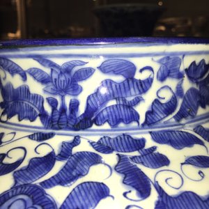 A large Chinese blue and white baluster jar with figurative panels, Ming Dynasty — 照片 9